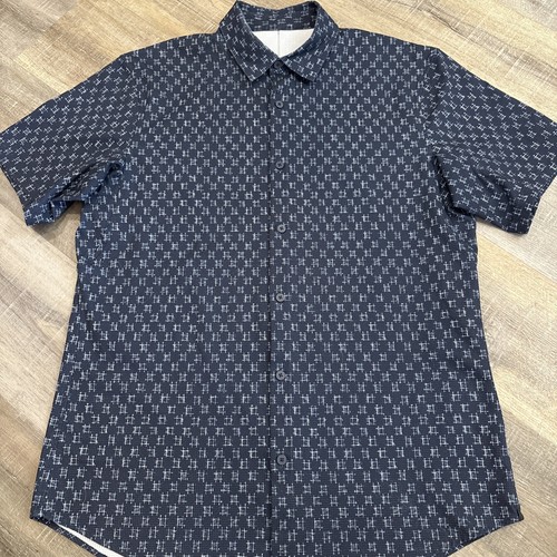 Lululemon Airing Easy Mens Large Short Sleeve Button Shirt IKat Check White Navy - Picture 2 of 15