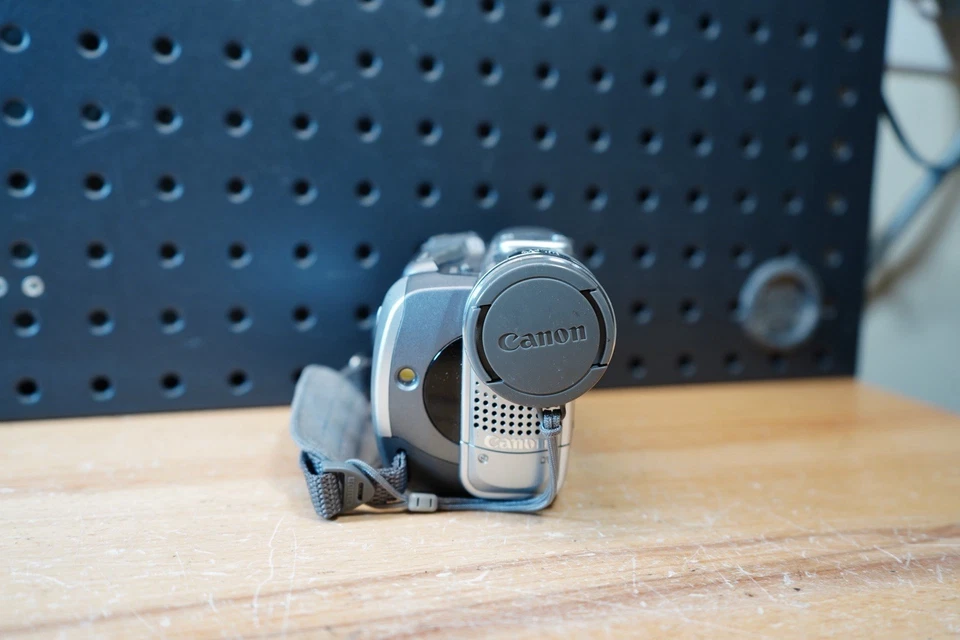 (D) Canon Elura 70 MiniDV Camcorder No Charger - Image 2 of 4