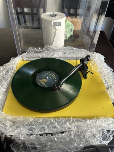Pro-Ject Debut Carbon EVO Turntable - Satin Yellow - Picture 12 of 12