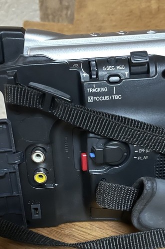 JVC GR-AXM18U. 800x Digital Zoom Video Camera With Accessories- Great Condition! - Picture 7 of 20