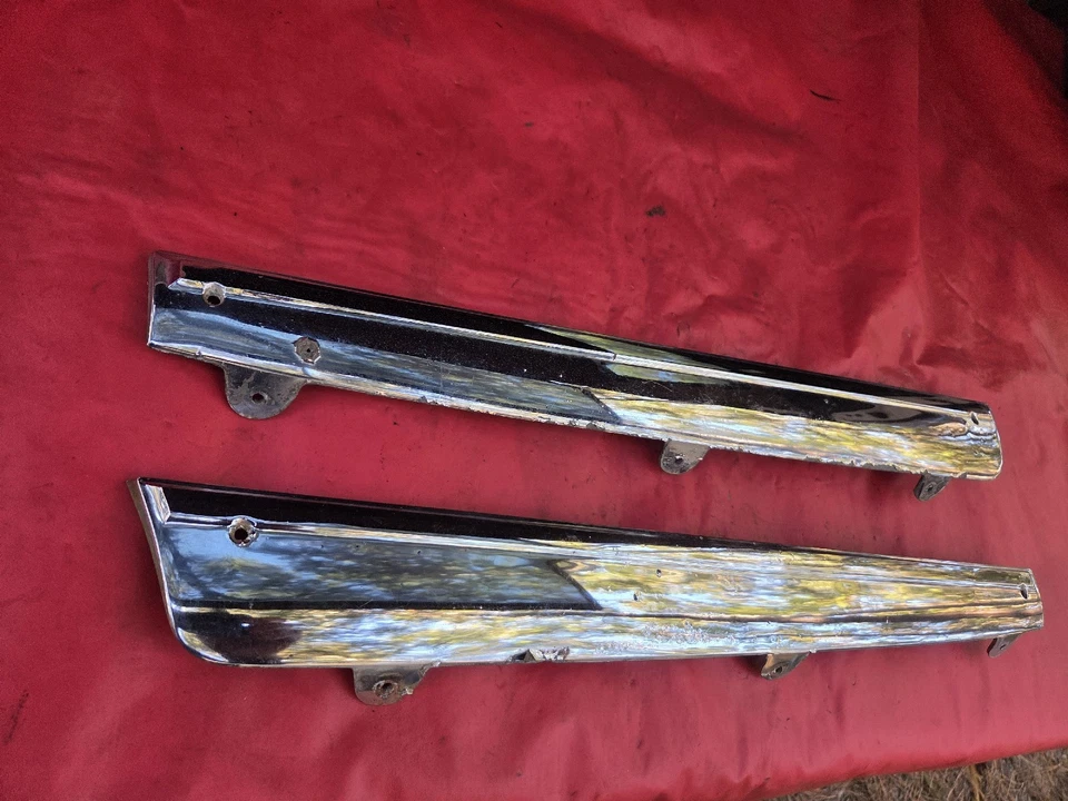 67 SS CHEVY II NOVA 1966 cuarto trasero molduras GM 9707100 / 9707101 Foto 3 de 4