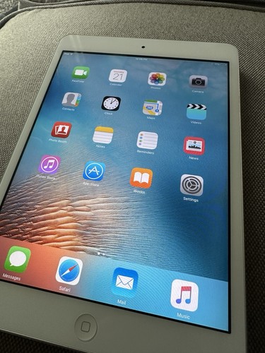 Apple iPad Mini 4th Generation, 7.9-inch, 32GB, WIFI Only - white