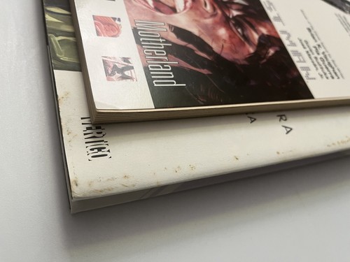 Y: The Last Man Book Deluxe Edition 4 & TPB Vol 9 Vertigo DC Comics 2 Book Lot - Picture 4 of 5