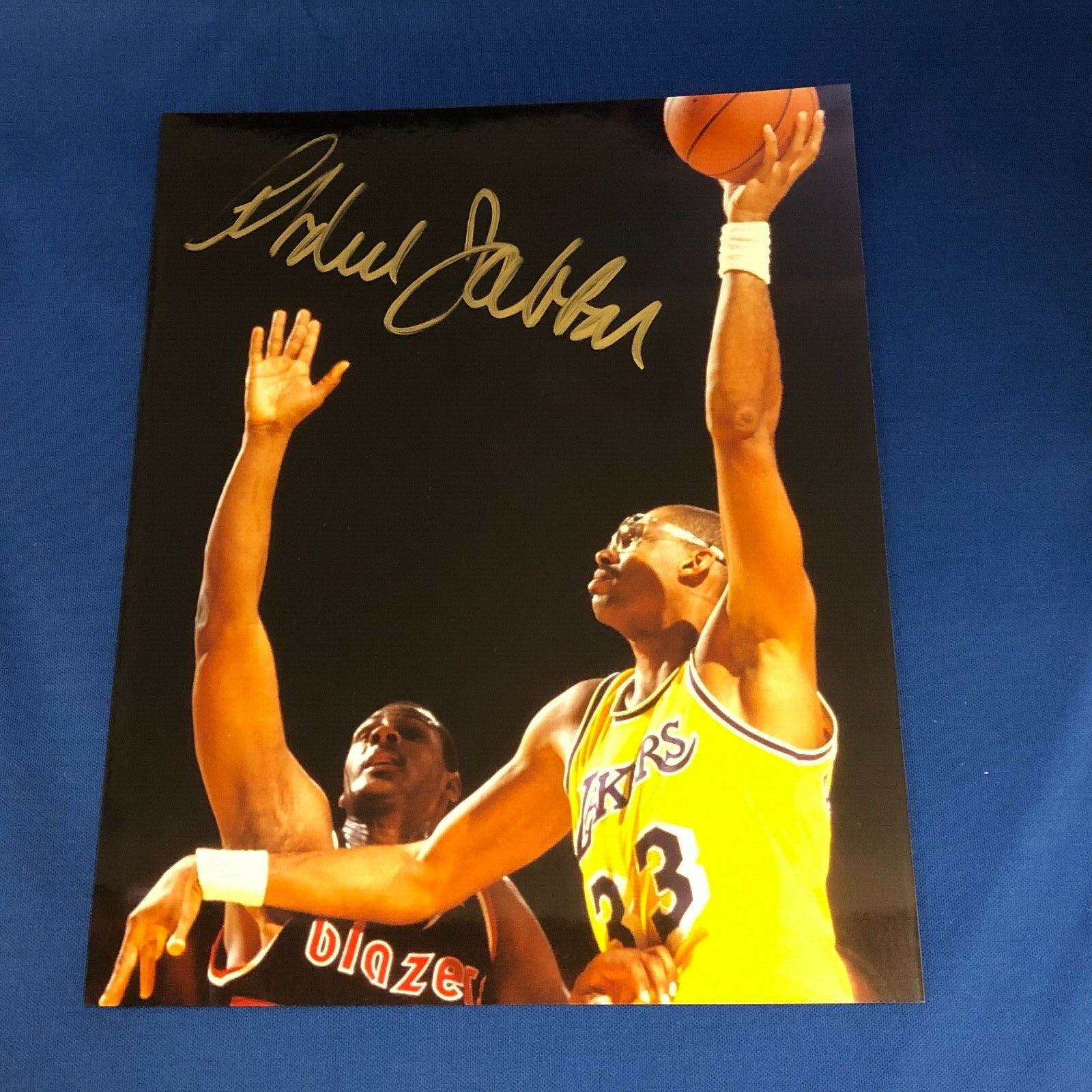 Lot Detail - Kareem Abdul-Jabbar Signed Skyhook 22x42 Canvas