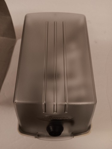 Fellowes 90212 3.5" Locking Disk File Storage Unit With Lock Holds 40 Floppies - Picture 6 of 6