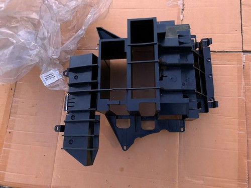 VW Passat 3B 35 iHalterung Halter Navigation CD-Wechsler 3B9035112B NEU NOS