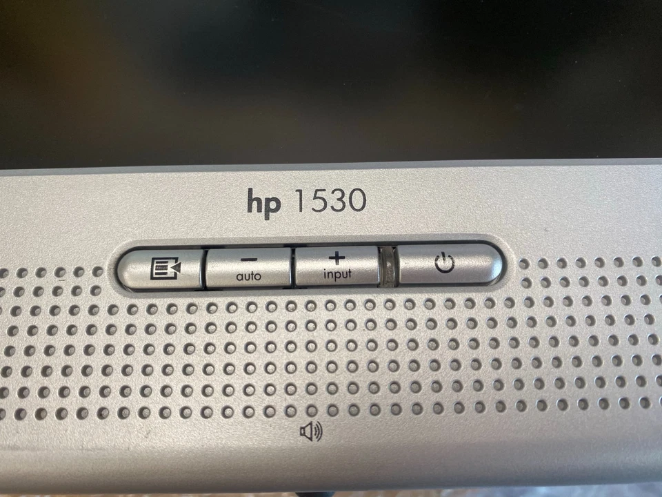 HP L1530 LCD Flat Panel Colour Monitor with Stand - 348998-001 - 331906-002 - Image 4 of 4