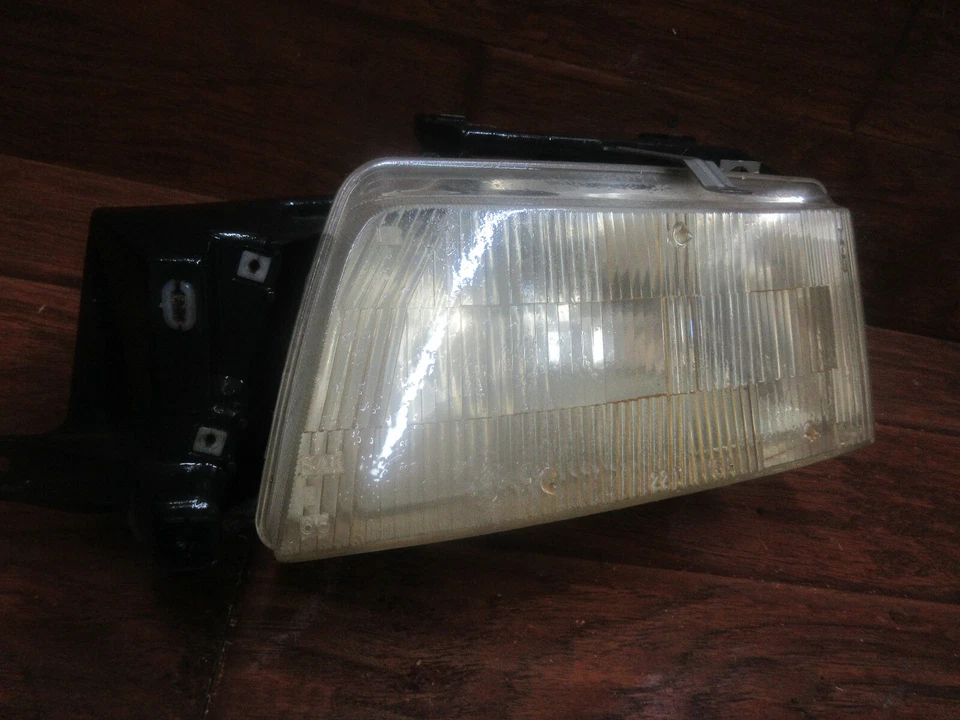 Faro izquierdo con soporte Renault Eagle AMC Medallion, 1988, 1989 Foto 4 de 4