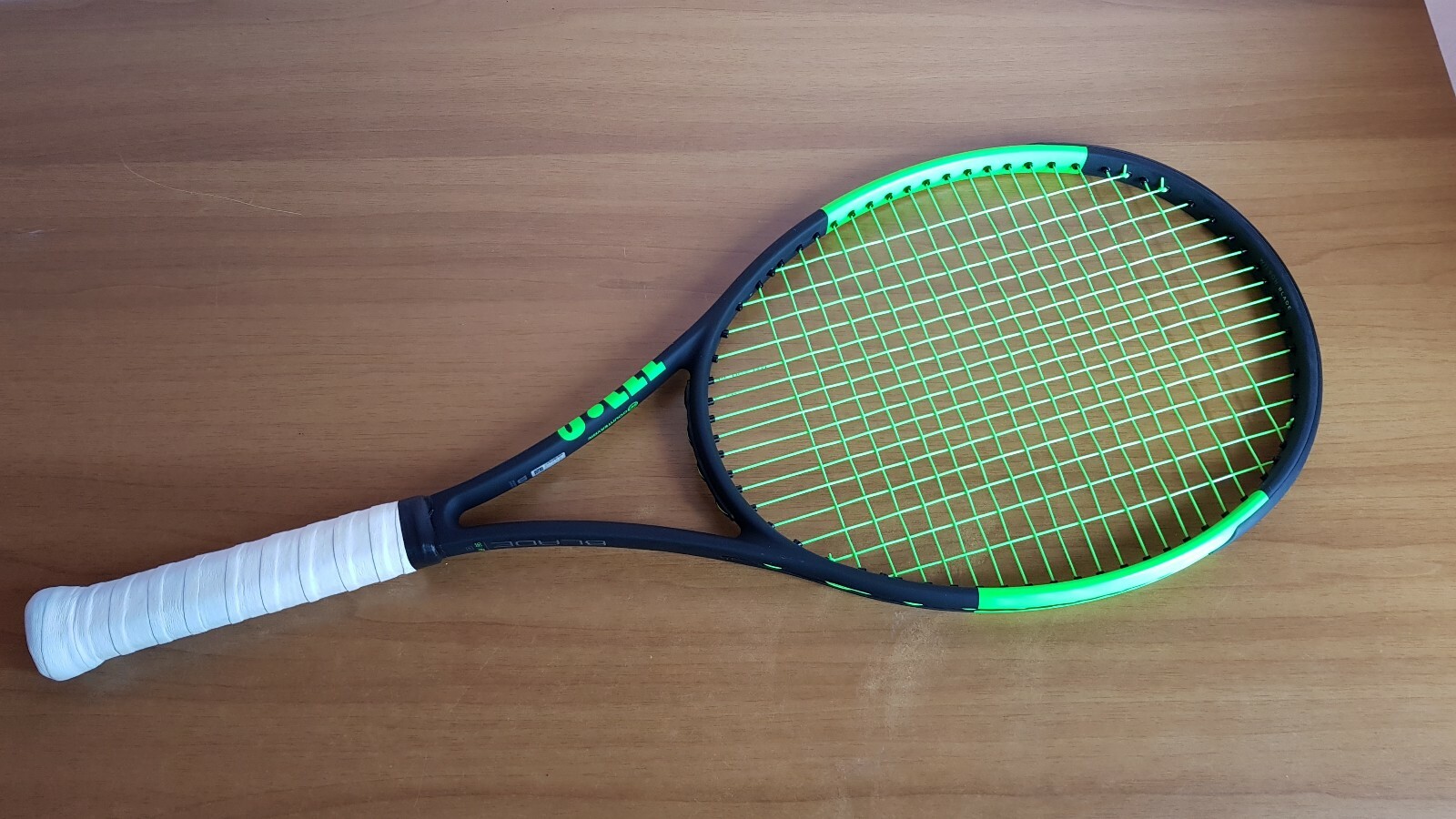 Wilson Blade 98 HP l2 Handle, In Perfect Condition Wilson Blade 98 HP l2 Handle, In Perfect Condition