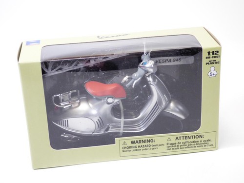 Scooter Piaggio VESPA 946 blanc gris argent 1/12 - Picture 6 of 6