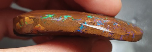Espécimen lapidario de matriz púrpura verde ópalo áspero paquete ópalo de roca 396,2 quilates - Imagen 6 de 13