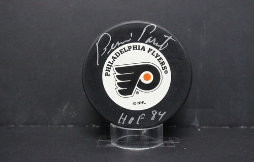 Bernie Elternteil signiert (HOF 84) offizielle Flyer Puck Autogramm PSA/DNA AL77935