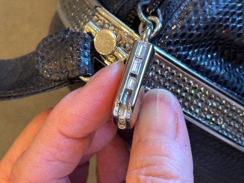 Cartera de Hombro Judith Leiber Vintage Cuero Lagarto Negro y Cristal Baguette - Imagen 8 de 13