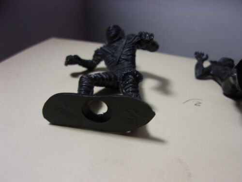 2 Vintage 1960s MPC Plastic Monster 2 1/2” Figures Black - Picture 4 of 10