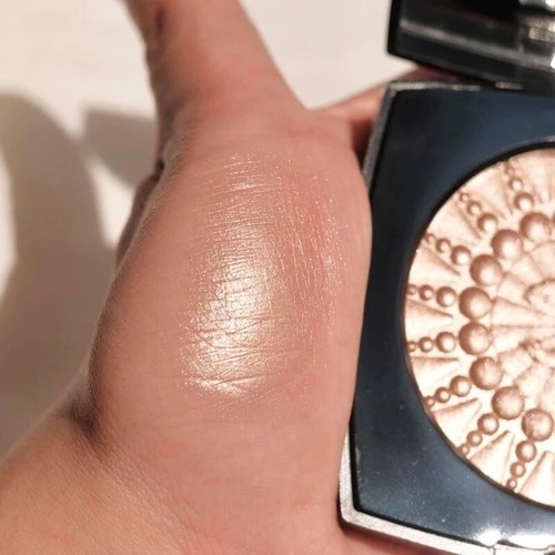 Chanel Perles De Lumiere Illuminating Blush Powder Ltd Edition 100% Authentic - Picture 4 of 9