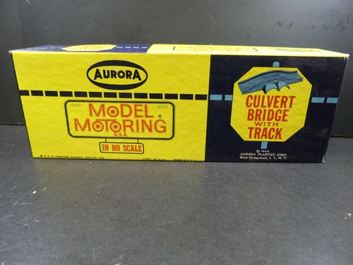 AURORA Lock-n-Joiner Culvert Bridge 9" Track w/ sign #1510 - New Unused* - Picture 2 of 2
