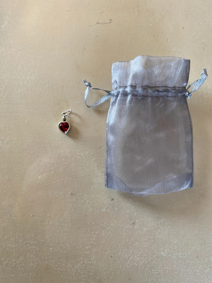 Dije de amor Siam Lux Vitae de Waxing Poetic Foto 3 de 3