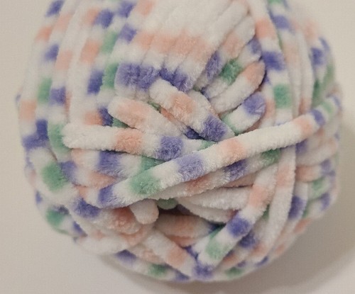 Baby Bee Blanket Skein / Yarn Lullabye Lane / 998, New - Picture 3 of 4