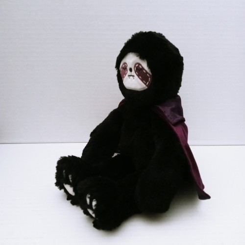 Peluche Slumberkins Vlad Kin 13 pulgadas Halloween vampiro retirado perezoso con capa - Imagen 3 de 6