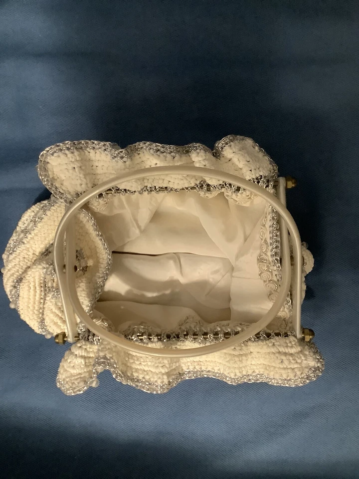 VTG Handbag Crocheted Cream With Beads & With acrylic LUCITE Handles & Bottom - Image 4 of 4