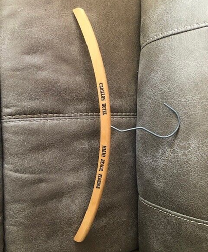 CARILLON HOTEL Vintage Wood Clothes Hanger, Miami Beach, Florida - Bild 1 von 3