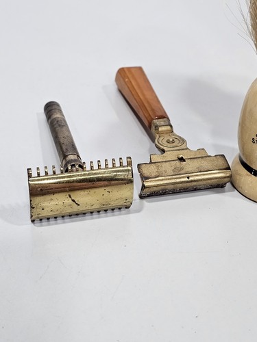 1970s Lot AVON Barber Pole Men's Wild Country After Shave Brush And Shavers  - Picture 5 of 10