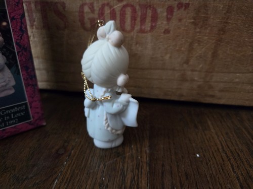 Vintage 1992 Precious Moments Ornament But The Greatest Of These Is Love 527696 Mädchen - Bild 8 von 12