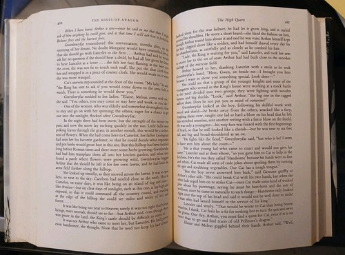 THE MISTS OF AVALON By Marion Zimmer Bradley - Hardcover *Nice Condition* - Imagen 4 de 7