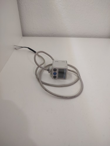 SMC ZSE40A-N01-R Pressure Sensor w/ 2.5' Cable - Picture 1 of 2
