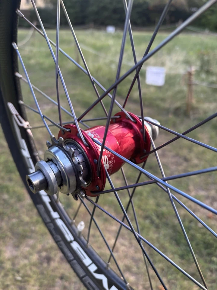 2x Bombshell CS Carbon Pro Rim - 20" With Red Chris king hubs - Image 2 of 4
