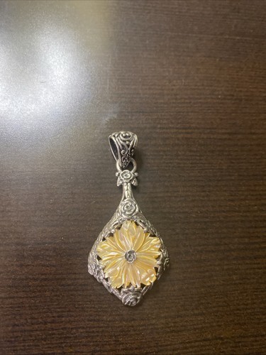 Sarda 925 Sterling Silver Carved Mother of Pearl Flower Pendant