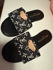 Women  s Black Sandals