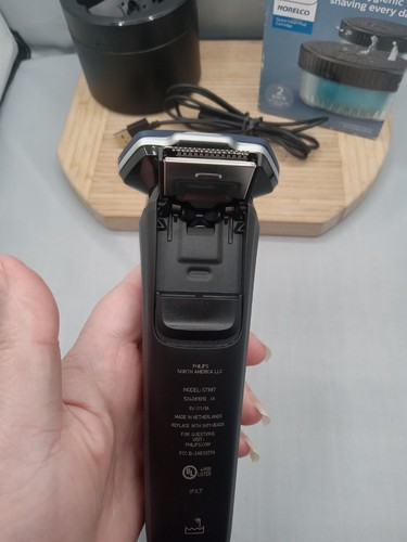 USED Philips Norelco Wet/Dry Electric Shaver Series 7000 S7887 2 Pods Charger - Picture 7 of 16