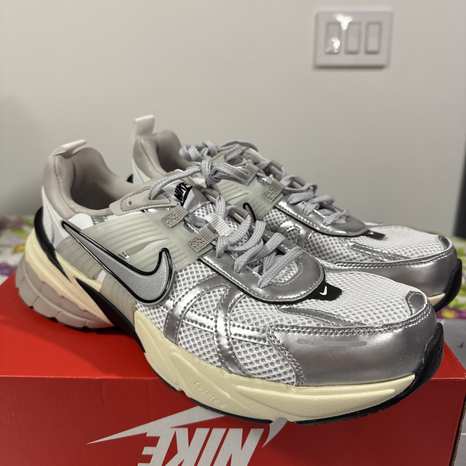 Size 11.5 - Nike V2K Run Summit White Women FD0736-100