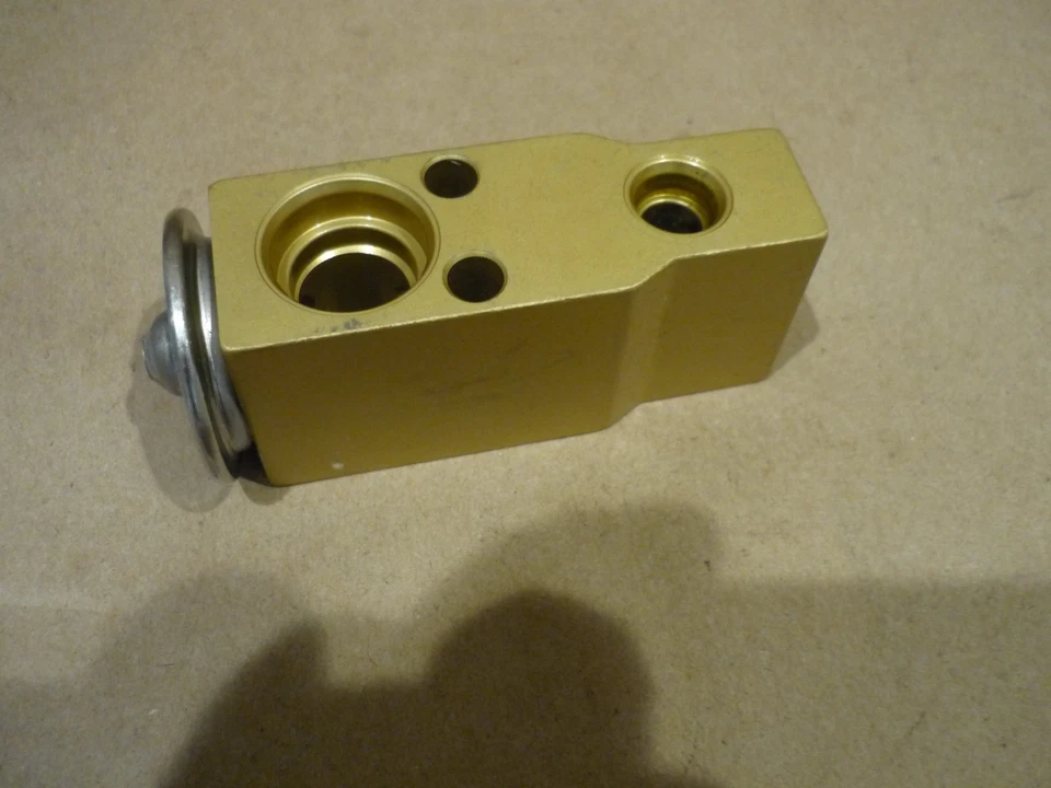 Maserati 4200 Coupe, Spyder, Quattroporte — расширительный клапан переменного тока — P/N 375530166 - Изображение 2 из 4