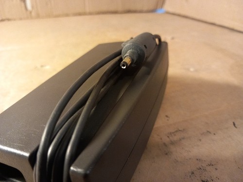 Apple Macintosh PowerBook 24V 1.87A 45W Power Adapter  - M3037 - Picture 6 of 7