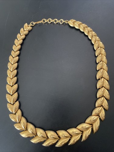 Collana Vintage Monet Anni 90 Forma Foglia Oro Moderna Classica Statement Elegante - Foto 1 di 13