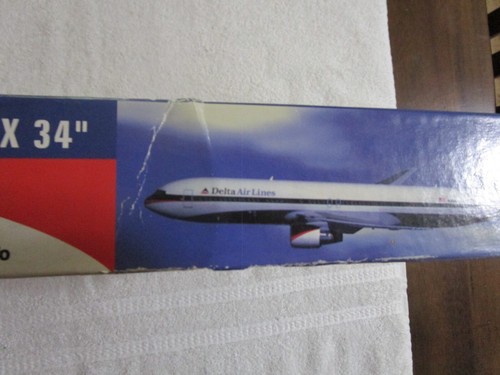 Delta Air Lines (Boeing 767) Puzzle 700 Pezzi (1997, Giochi Co) - Foto 4 di 13