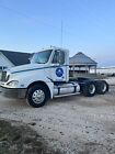 Semi tractor - 2007 Freightliner Day Cab