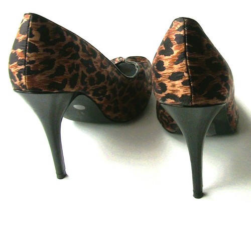 Stiletto high-heel SHOES by 'Fiore' Leopard print design size 7UK peep-toe - Picture 6 of 10