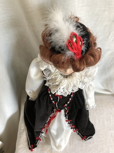 Bambola porcellana Queen Elizabeth 1 England Franklin Heirloom 1982 + supporto Kaiser - Foto 5 di 12