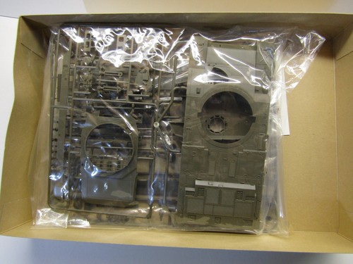 Tamiya 1:35 Scale Type 90 Japan G.S.D.Force Tank Model Kit # 35208*3000 - Picture 7 of 11
