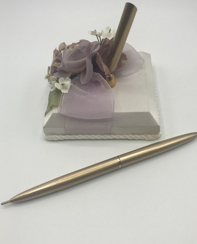 Beverly Clark Collection Penholder English Garden with Lavender Ribbon Gold Pen - Picture 8 of 8