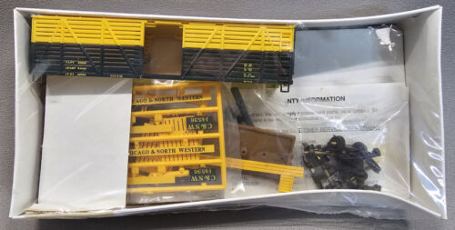 NEW Walthers HO Scale Chicago & North Western 40' Stock Car #14536 box C&NW - Picture 2 of 3
