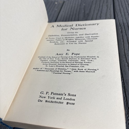 A Medical Dictionary for Nurses Amy E. Pope (1930 9th, HC) - Vintage slip cover - Picture 9 of 16