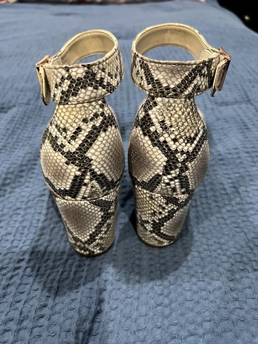 Women’s Size 9 Block Heel Sandles Snake Print By Clark - Picture 4 of 8