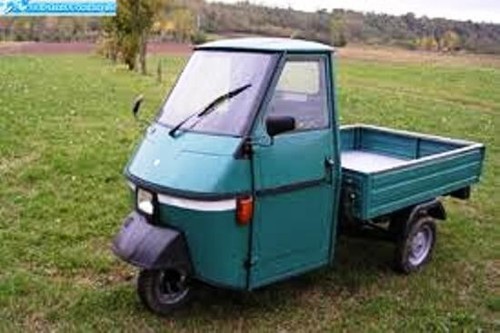 1 VITE IN PLASTICA PER FANALI E FRECCE APE 50 AUTO colore ROSSA PIAGGIO 290944 - Imagen 4 de 4