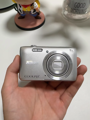 Nikon COOLPIX S3700 シルバー 【デジカメ】 Amazon.com : Nikon COOLPIX S3700 20MP Digital Camera with 8x