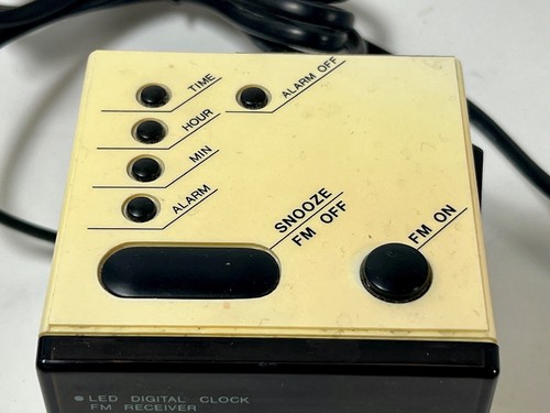 Radiowecker Uhren - Radio UHER RC80 70er / 80 er Jahre funktional Radiowürfel - Bild 4 von 9