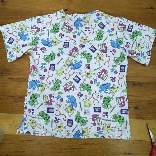 HQ Scrub Top Novelty Womens Small - Picture 7 of 9